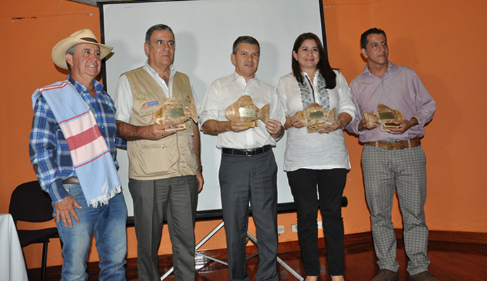Piscicultores homenajearon al Gobernador Carlos Botero