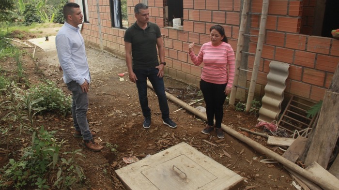 La Gobernación de Risaralda avanza en la construcción de pozos sépticos en viviendas rurales